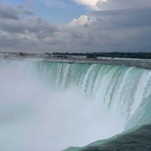 Lufy Instagram - photo 3: ta tête quand tu rends un de tes rêves réel 🫶🏻
Ça faisait tellement d’années que je parlais à Enzo d’aller voir les chutes du Niagara, j’en reviens pas de les avoir enfin vues. Merci la vie 🤍