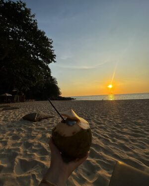 Lufy Instagram - tag la personne avec laquelle tu veux faire tes plus beaux voyages 🐚 moi j’ai trouvé la mienne @enzovoort9 🫶🏻