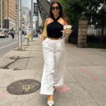Lufy Instagram – Coffee time in Toronto 🫶🏻 vous préférez la photo 1 ou 2? j’ai pas pu choisir !