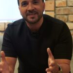 Luis Fonsi Instagram – Seguimos con las sorpresas de #ElViaje y el turno es para Miami, nos vemos el viernes 17 de mayo para que vivamos una experiencia única antes del lanzamiento de mi nuevo álbum. Se pueden registrar en el link en mi bio.