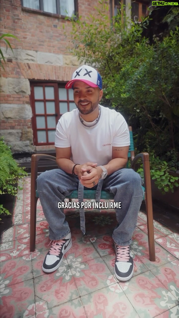 Luis Fonsi Instagram - Gracias por acompañarme a lo largo de estos 25 años. #ElViaje es para ustedes, es una manera de agradecerles por todo el apoyo que me han brindado. En 6 días podran escucharlo, los quiero mi gente! ❤️