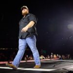 Luke Combs Instagram – Growin’ Up & Gettin’ Old Tour: Jacksonville, FL

📸: @davidbergman / @charliewoods12 (4th photo)