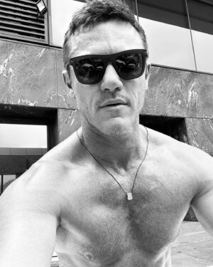 Luke Evans Instagram - #humpday #pooltime