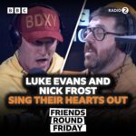 Luke Evans Instagram - These two belting out the Welsh national anthem is just what our Friday needed! 🏴󠁧󠁢󠁷󠁬󠁳󠁿 🥹 #FriendsRoundFriday