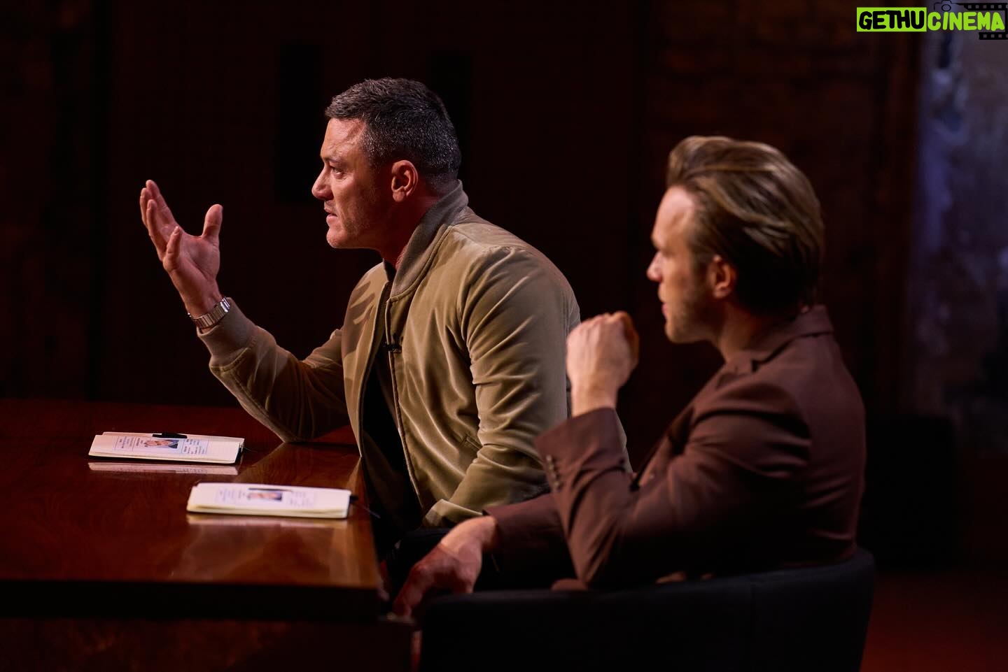 Luke Evans Instagram - What a thrilling day it was, to be a mentor with my pal @ollymurs as you can see from the pics, It gave me all the feels! Thanks again for inviting me to be part of @thevoiceuk I enjoyed it immensely. 🙏🏼tune in this evening 8pm on @itv to see who goes through!!! 😬