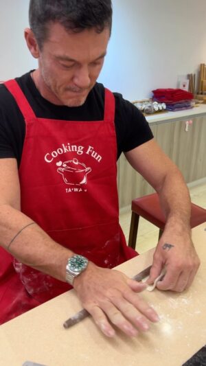 Luke Evans Instagram - Finally I learnt how to make Xiao Long Bao!! I was actually rather good at it, so the lady said. Rather chuffed!! 🥟 @cookingfuntaiwan thanks for teaching us the 150 year old way of making these delicious parcels of perfection!