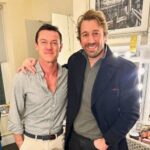 Luke Evans Instagram - Thanks for coming to see the play @chrisrobshawrugby such a Gent!! @backstairsbillyplay