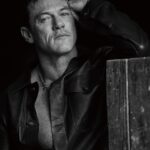 Luke Evans Instagram - So...What defines a "gentleman” today? 在這個時代，一位紳士的定義是什麼？ Luke Evans指著腿上的梵文LUGG刺青，向我們說起了它的淵源；這個近似他名字又代表著羊的單字，讓他一秒聯想到自己的故鄉威爾斯，因為那裡「什麼沒有，羊最多！」 而新時代的紳士正是要懂的表現出獨特自我，找到最真實的自我，並且感到自在，進而把這自我活得精彩而真實，才是真正的獨特、傑出、與眾不同。 photographes_TROY WANG @troy_wa_ng text_CHRISTINE LEE @birdism1217 art & styling director_JOEY LIN @chihchianglin hair_CHAO SHEN at OVER:FACE @chiaochenet make-up_CHUAN SHIH @chuansform set design_CHIEN-JU CHIA @chiachienju production_BARRY WU @barrywu831 talent contact_KAKA LU @ling.lu131419 fashion_ @ferragamo 🔸「完整封面訪談文章，可見Harper’s BAZAAR MEN台灣版」 👉🏻追蹤 @harpersbazaar_tw 看更多名人專訪 @thereallukeevans #lukeevans #BAZAAR封面人物 #BAZAARCOVERSTAR #BAZAARMEN #FerragamoFW23