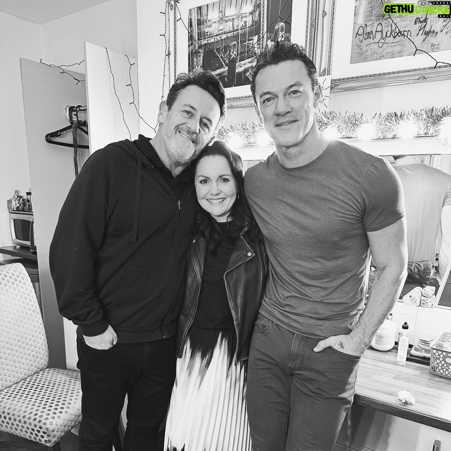 Luke Evans Instagram - Theatre friends, college friends, movie friends, thank you all for coming to see my play, it’s been a joy to see so many friends after such a long time!! ❤️❤️❤️