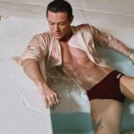 Luke Evans Instagram - LUKE EVANS ~ Madurez plena 🇪🇸Luke Evans (@thereallukeevans) lleva prendas de BDXY Studio (@bdxystudio), su nueva marca de moda junto a Fran Tomas (@frantomasr) y Christopher Brown (@chrisbrownstylist). 🏴󠁧󠁢󠁷󠁬󠁳󠁿Luke Evans (@thereallukeevans) wears clothes os BDXY Studio (@bdxystudio), his new fashion brand with Fran Tomas (@frantomasr) and Christopher Brown (@chrisbrownstylist). Entra en el link de la bio para leer la entrevista de Joaquín Gasca (@joaquinigasca) con fotografías de Félix Valiente (@felixvaliente), vídeo de Karlos Sanz (@karlosanz), estilismo de Beatriz Moreno de la Cova (@bdelacova) y grooming de Tati Garú (@tatigaru.makeup). Dirigido por Jordi Martínez (@jordimartinezmh). Localización: Hotel Mandarin Oriental Ritz, Madrid (@mo_ritzmadrid) y The Beauty Concept (@thebeautyconcept). Head to the link in bio to read the cover interview by Joaquín Gasca (@joaquinigasca) and to see all the photographs by Félix Valiente (@felixvaliente), video by Karlos Sanz (@karlosanz), styling by Beatriz Moreno de la Cova (@bdelacova) and grooming by Tati Garú (@tatigarumakeup). Direction: Jordi Martinez (@jordimartinezmh). Location: Mandarin Oriental Ritz, Madrid (@mo_ritzmadrid) & The Beauty Concept (@thebeautyconcept). #menshealth #lukeevans #bdxystudio #menshealthespaña