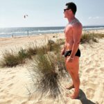 Luke Evans Instagram - Sunday (sunny day) #sundayvibes ☀️