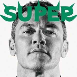 Luke Evans Instagram - Super Magazine 2023SS issue @supermagazinenyc 

「A Tribute to Richard Avedon」@avedonfoundation 
Photographed by @lesliekeesuper 
Styling by @enosogohs 
Hair Makeup by @hanjeehanjee