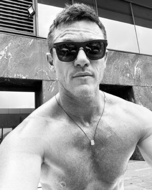 Luke Evans Instagram - #humpday #pooltime
