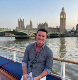Luke Evans Instagram - A perfect evening on a river in London Town ⭐️