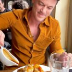 Luke Evans Instagram - Say it’s a Sunday without saying it’s a Sunday…. Hope you’ve all had a good weekend!! #sunday #sundayroast #london