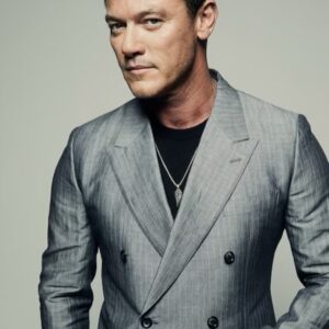 Luke Evans Instagram - #OurSonMovie photo dump from yesterday magical day . This film is a beaut. I’m so proud of it and of all the incredible people that made it. Trust me, You’ll get all the feels……All of them!!❤️💔 @theebillyporter @christopher.t.woodley @billoliver @tribeca @dolcegabbana @gettyentertainment @contourbygettyimages @eriktanner