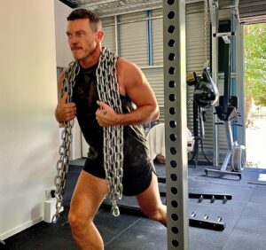 Luke Evans Instagram - Let’s get it pumpin!! #mondaymotivation 💥