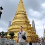 Luke Evans Instagram - Feeling golden! What a superb little break this was! #bangkok #penmoments @thepeninsulabangkok #gift