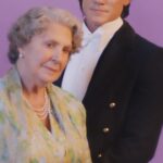 Luke Evans Instagram - A Royal transformation 👑@backstairsbillyplay @michaelgrandagecompany #backstairsbillyplay #penelopewilton get your tickets with link in my bio