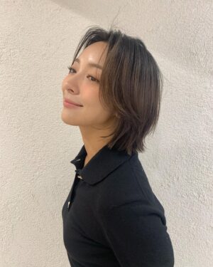 Luna Instagram - 아이소이 팝업행사& 콘서트연습 가는길!! 

얼른 팬분들과 지인분들 만날생각에 더 열심히 준비하고 있습니다. 지난번 공연에서 부족했던 점들을 보안하구 보다 더 좋은 음악을 들려드리기 위해 노력하구 이쪄요 많이 기대해주떼요오오!

2023. 12.17일 PM 4:00
‘The Love Affair A Night Of Music’ ❤️ 

see you soon!!✨☺️

#로즈코랄메이꾸옵🌷🍑
#윈드컷스타일링 ✨✨✨

M_ @hyunseungah_ 
H_ @sunjuchoi
