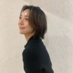 Luna Instagram - 아이소이 팝업행사& 콘서트연습 가는길!! 얼른 팬분들과 지인분들 만날생각에 더 열심히 준비하고 있습니다. 지난번 공연에서 부족했던 점들을 보안하구 보다 더 좋은 음악을 들려드리기 위해 노력하구 이쪄요 많이 기대해주떼요오오! 2023. 12.17일 PM 4:00 ‘The Love Affair A Night Of Music’ ❤️ see you soon!!✨☺️ #로즈코랄메이꾸옵🌷🍑 #윈드컷스타일링 ✨✨✨ M_ @hyunseungah_ H_ @sunjuchoi