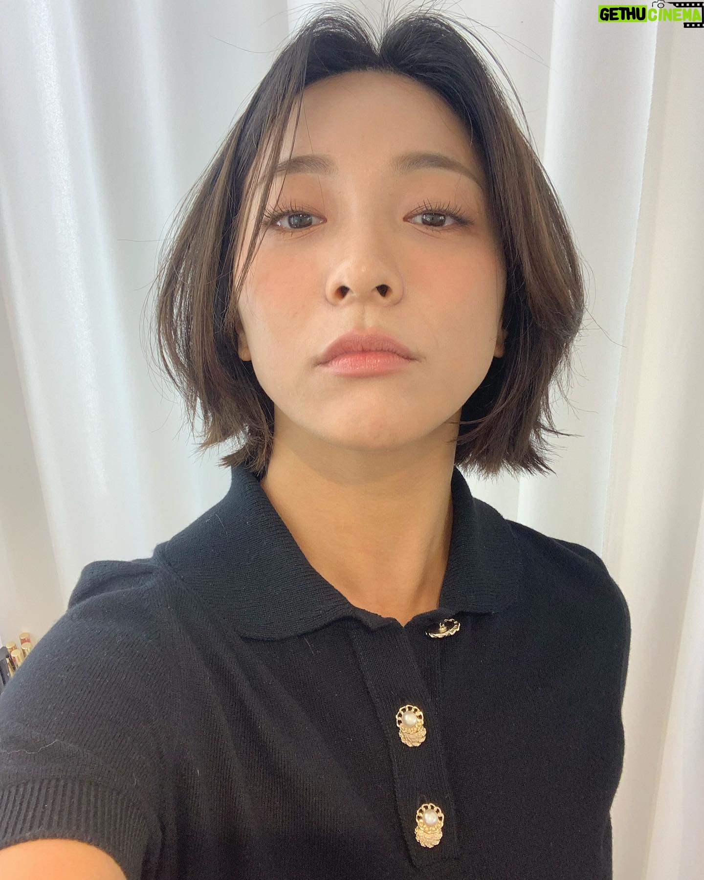 Luna - 3 Likes - 아이소이 팝업행사& 콘서트연습 가는길!!
얼른 팬분들과 지인분들 만날생각에 더 열심히 준비하고 있습니다. 지난번 공연에서 부족했던 점들을 보안하구 보다 더 좋은 음악을 들려드리기 위해 노력하구 이쪄요 많이 기대해주떼요오오!
2023. 12.17일 PM 4:00
‘The Love Affair A Night Of Music’ ❤️
see you soon!!✨☺️
#로즈코랄메이꾸옵🌷🍑
#윈드컷스타일링 ✨✨✨
M_ @hyunseungah_
H_ @sunjuchoi