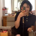 Luna Instagram - 아이소이 팝업행사& 콘서트연습 가는길!! 얼른 팬분들과 지인분들 만날생각에 더 열심히 준비하고 있습니다. 지난번 공연에서 부족했던 점들을 보안하구 보다 더 좋은 음악을 들려드리기 위해 노력하구 이쪄요 많이 기대해주떼요오오! 2023. 12.17일 PM 4:00 ‘The Love Affair A Night Of Music’ ❤️ see you soon!!✨☺️ #로즈코랄메이꾸옵🌷🍑 #윈드컷스타일링 ✨✨✨ M_ @hyunseungah_ H_ @sunjuchoi
