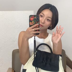 Luna Instagram - 사랑하는 사람들과 함께 일 하는 것은 정말 큰 축복💓💓

꿈에 대한 정확한 목표와 계획이 뚜렷해지고 있음에 정말 감사하다. 

꾸준함의 위대함!! 아자아자 박선영💿