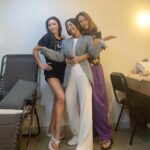 Luna Instagram - 1950대 미국남부 멤피스를 배경으로, 시카고 블루스의 영향을 받아 일렉기타가 중심이 되어지는 Rock and roll 음악과 함께💿 뜨거운 사랑과 꿈을 향한 열망 캐릭터들이 겪는 수많은 갈등을 유머있고 감각있게 잘 녹여낸 작품 #뮤지컬멤피스 💓💓 작품을 보고 나오면 하카두 하카두 하며 나도 모르게 난 어느새 미소 짓고있었다. 고등학교시절 부터 선아언니의 렌트 미미 영상을 돌려보고 또 돌려보며 뮤지컬배우를 꿈꾸어왔는데 언니는 역시 최고의 디바였다. 말로 어찌 표현 할 수 있을까? 뮤지컬 맘마미아라는 작품에서 처음으로 호흡을 맞췄던 나의 엄마 나의 사랑 최정원선배님. 정말 그때도 지금도 난 선배님 캐릭터분석과 표현력은 감탄이 절로 나온다 소름이 끼치고 미친듯이 가슴이 불타는 것 같다. 어떤 작품과 캐릭터를 만나시던 모든지 흡수하여 디테일 하나 놓치지 않고 연기하시는 최정원 선배님, 우리나라 최고의 디바 두분의 무대를 보고 나니 더 열심히 더 잘 하고 싶어졌다 언젠가 나도 두분 처럼 꼬옥 내 꿈을 이뤄내고야 말테야 또 다시 다짐했다. 고은성 배우님의 재치있는 연기와 감미로운 목소리도 최고였고 앙상블 분들의 맛깔나는 연기와 신나고 힘있는 하모니 또한 정말 멋있었다. 한번으로는 너무 아쉬운 끝나지 않기를 기도했던 정말 아름답고 즐거운 작품 뮤지컬 멤피스 !! 남은 공연도 응원하겠습니다 최고였어요💿💓💓 ‘하카두’!!! 선아언니 Some day~~ 유투브에 또 들으러 가야지이이 #뮤지컬멤피스 #뮤지컬배우정선아 #뮤지컬배우최정원 #펠리샤 #글래디스