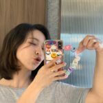Luna Instagram - 잘지내구있죠 모듀들?❤️ 오늘도 고생많았어요 칭찬 100만번!!❤️❤️❤️ 저는 연극 열심히 준비 하구있어요!! 너무 고된 작업이지만, 끈임없이 찾아가는 제 모습이 참 좋고 고통스럽지만 즐거운 작업이라 요즘 하루하루 감사함을 느끼며 살고 있어요. 공연 기다려주시는 우리 미유와 팬분들 정말 사랑하고 사랑합니다. 고마워요 곧 만나요 우리.💜 @i_seensee