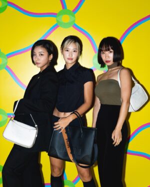 Luna Instagram - MCM x Yinka ilori for  Frieze Art  Fair 2023, Seoul Korea 🍋
@mcmkorea_official 

With 
@aracho216 💓
@jihye_salt 💓

Make up @blow_jiyoung 🎀
Hair @byunjihyunee 🍑

📸 @magazine__h