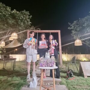 Luna Instagram - 연습은 힘차게 무대는 즐겁게💟 

리어설부터 공연까지 무더위에 사진 찍어주고 챙겨준 우리 딸기랑 형부 감사해요 그리고 예쁜 꽃 보내주신 명기오빠 울언니 울엄마 사랑합니다💟 @heejoo1211  @qwerwls95 

1. 호흡발성 매일 30분 2타임
2. 발음연습 및 구강 스트레칭 연습 전 후 필수🍊 
3. 하루 물 1.5리터 이상  땀 많이 흘리면 포카리🔥☀️
4. 소리길 다지기!! 복근의 힘!!