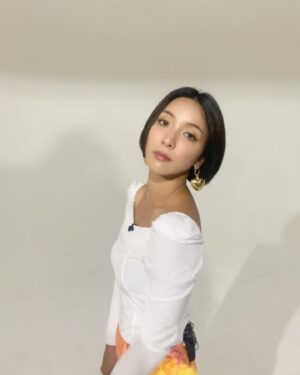 Luna Instagram - 💓

Make up_ @blow_jiyoung ✨
Hair _ @blow_sunee ✨
Stylist_ 찌향띠✨

📷 @chisoonpark