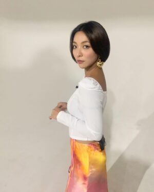 Luna Instagram - 💓

Make up_ @blow_jiyoung ✨
Hair _ @blow_sunee ✨
Stylist_ 찌향띠✨

📷 @chisoonpark
