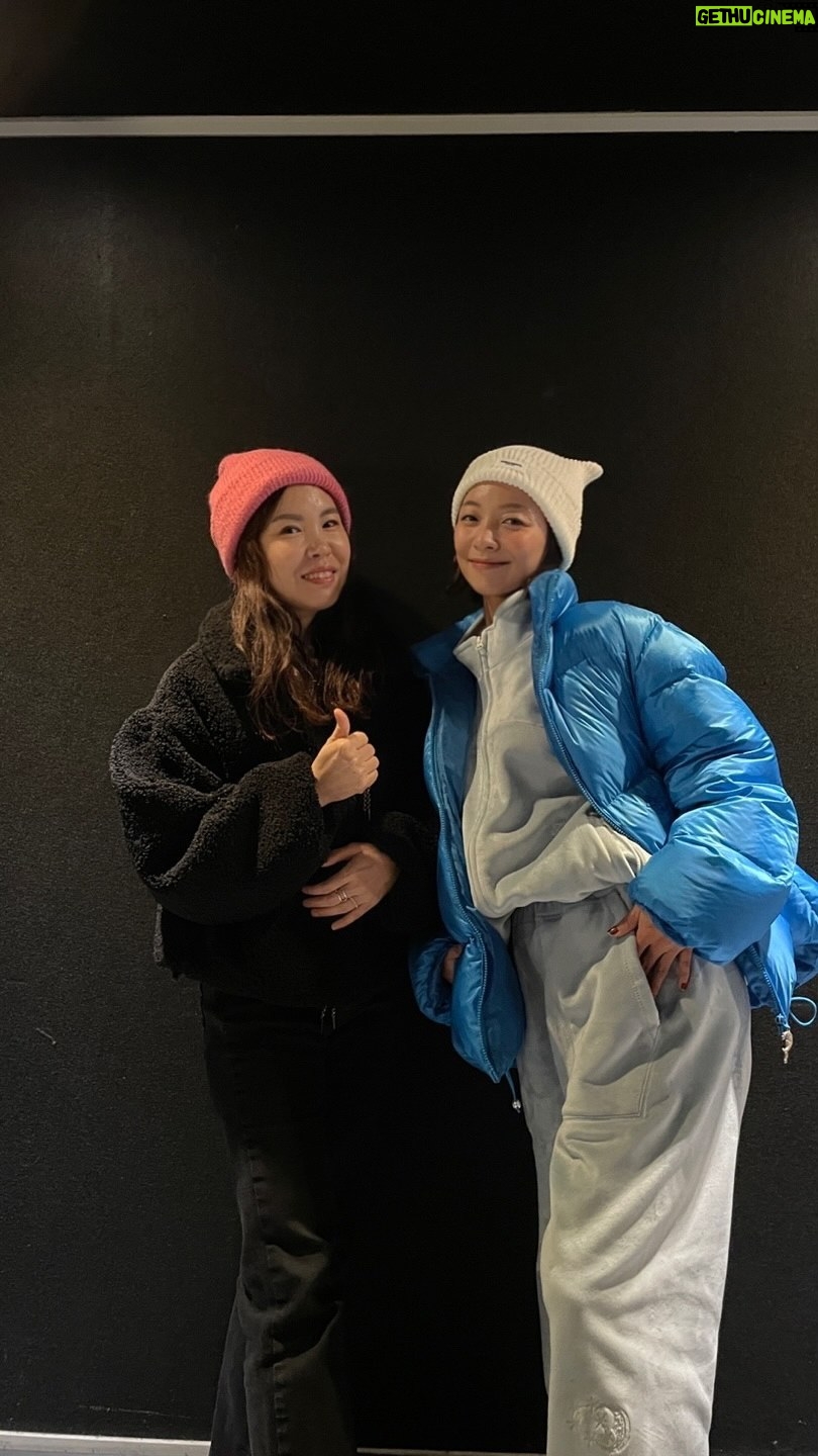 Luna - 3 Likes - 2023. 12.17 4PM
최고의 재즈피아니스트이자 아티스트 송영주님 ✨( @ju_jusong ) 존경하는 영주언니와 함께 준비한 음악들.. 무대들.. 제게 정말 영광이며 소중하고 의미 있는 공연이 될 것입니다. 오랜만에 단독 공연으로 한국에서 여러분들을 만나기 위하여 무대를 소중하게 성실하게 준비하고 있습니다. 많이 오셔서 좋은음악으로 소통하는 시간이 되길 간절히 소망합니다💿❤️
-루나올림-
영상 이뿌게 찍어준 울언니
@qwerwls95 💿
연주 멋있게 해주신 영주언니
With @ju_jusong ❤️❤️❤️✨
예쁜 옷은 @tuewid 💙💙