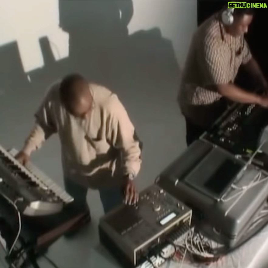 Luna Blaise Instagram - octave one 🪽💽 live twist n mix special circa 2004 🎐🧬 LORD OH LORD