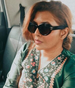 Luviena Lodh Instagram - Wishing u guys a very happy n prosperous new year!