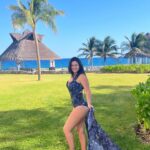 Luz Elena González Instagram – El agradecimiento es fundamental en mi vida para construir mi felicidad!!!! Si yo estoy bien todo mi alrededor cambia para bien 🙏🏼🙌🏼♥️ #happy #vacation #love #family #Santi #vuelele #hardrockrivieramaya 
@playabendita.swimwear 
@vueleletravel 
@hrhrivieramaya
