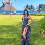 Luz Elena González Instagram – El agradecimiento es fundamental en mi vida para construir mi felicidad!!!! Si yo estoy bien todo mi alrededor cambia para bien 🙏🏼🙌🏼♥️ #happy #vacation #love #family #Santi #vuelele #hardrockrivieramaya 
@playabendita.swimwear 
@vueleletravel 
@hrhrivieramaya