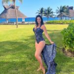 Luz Elena González Instagram – El agradecimiento es fundamental en mi vida para construir mi felicidad!!!! Si yo estoy bien todo mi alrededor cambia para bien 🙏🏼🙌🏼♥️ #happy #vacation #love #family #Santi #vuelele #hardrockrivieramaya 
@playabendita.swimwear 
@vueleletravel 
@hrhrivieramaya