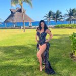 Luz Elena González Instagram – El agradecimiento es fundamental en mi vida para construir mi felicidad!!!! Si yo estoy bien todo mi alrededor cambia para bien 🙏🏼🙌🏼♥️ #happy #vacation #love #family #Santi #vuelele #hardrockrivieramaya 
@playabendita.swimwear 
@vueleletravel 
@hrhrivieramaya