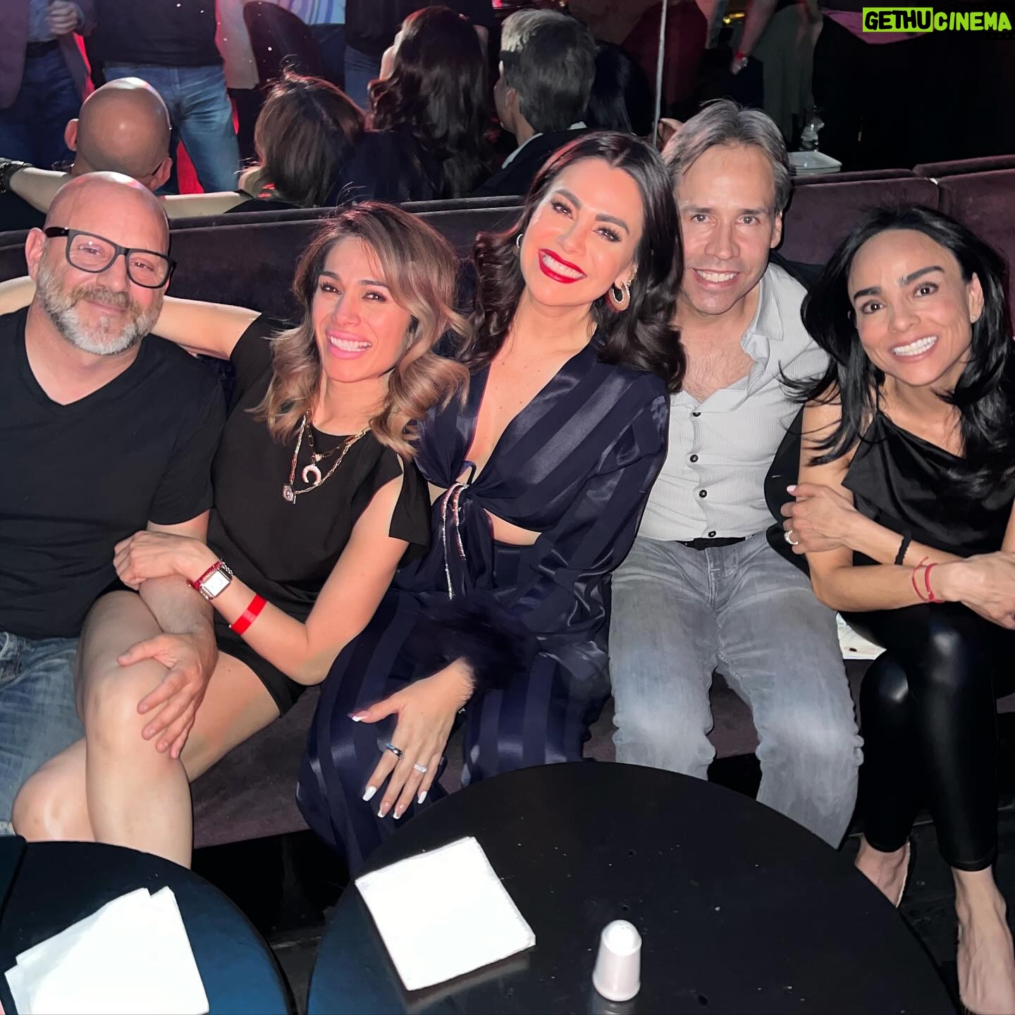 Luz Elena González Instagram - Que bonito es poder celebrar la vida de las personas que queremos!!! Pasa el tiempo y la vida nos sigue dando la oportunidad de seguir abrazándonos y compartiendo momentos inolvidables!!!!! Feliz cumpleaños mi querido @soyrodrigovidal espero que Dios te siga llenando de bendiciones y el amor, la salud y el dinero siempre estén presentes en tu VIDA ❤️🥳✨🎂🍾🎉🎁🎈te queremos @shoesignature @josejoeloficial #karlitaRuvalcaba #karlita