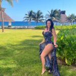Luz Elena González Instagram – El agradecimiento es fundamental en mi vida para construir mi felicidad!!!! Si yo estoy bien todo mi alrededor cambia para bien 🙏🏼🙌🏼♥️ #happy #vacation #love #family #Santi #vuelele #hardrockrivieramaya 
@playabendita.swimwear 
@vueleletravel 
@hrhrivieramaya
