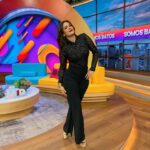 Luz Elena González Instagram – Un excelente y feliz inicio de semana familia hermosa!😍😍😍 desde el foro de @vengalaalegria ✨☺️ 
Outfit @dreamsfstudio