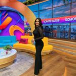 Luz Elena González Instagram – Un excelente y feliz inicio de semana familia hermosa!😍😍😍 desde el foro de @vengalaalegria ✨☺️ 
Outfit @dreamsfstudio