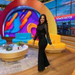 Luz Elena González Instagram – Un excelente y feliz inicio de semana familia hermosa!😍😍😍 desde el foro de @vengalaalegria ✨☺️ 
Outfit @dreamsfstudio