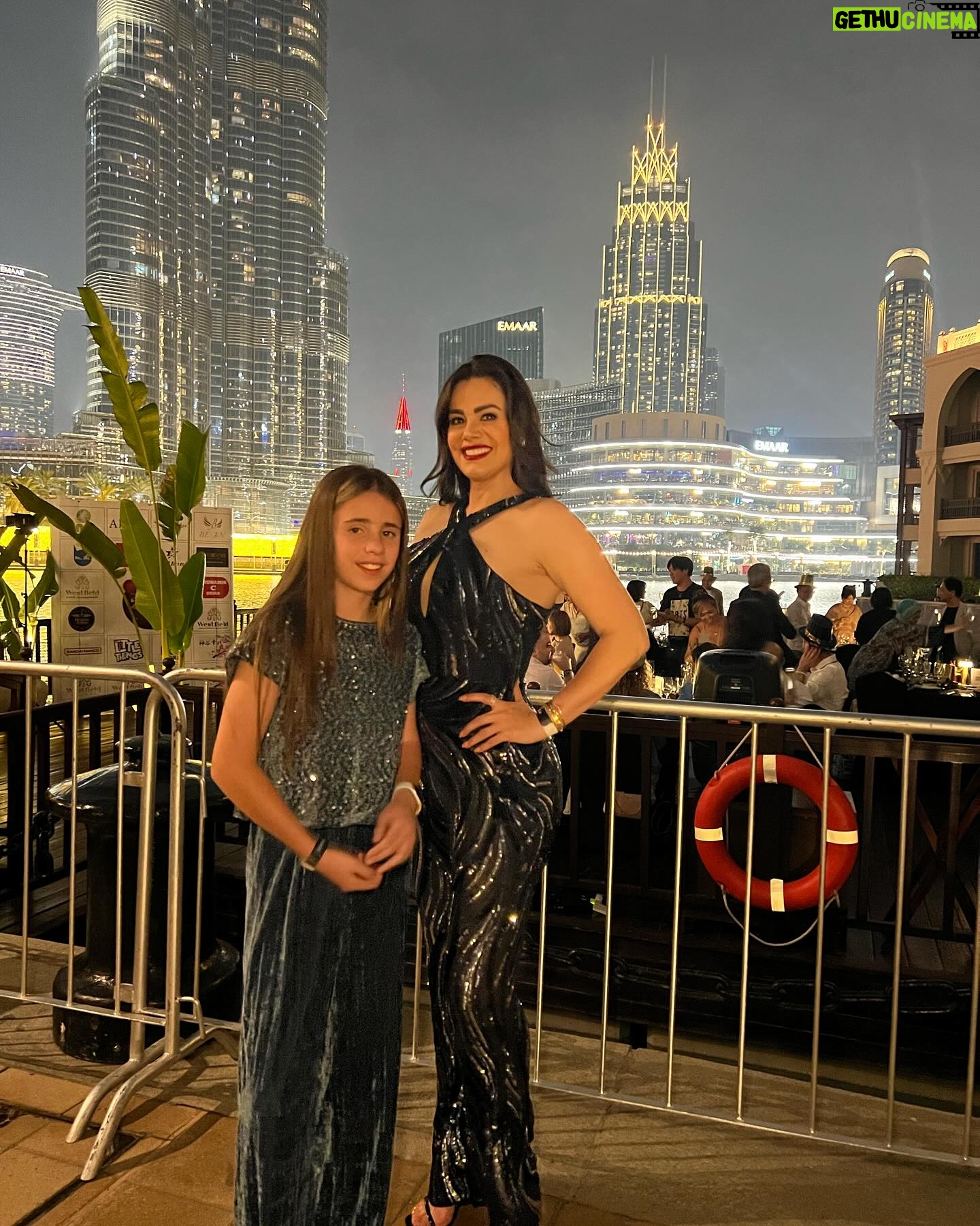 Luz Elena González Instagram - Gracias 2023 por todas las bendiciones que me diste!!!! Sueños cumplidos y mucha felicidad♥️♥️♥️♥️ 2024 te recibo llena de ilusión y a seguir disfrutando cada momento de mi vida con todas las personas que amooooooo mi hermosa familia ♥️♥️♥️♥️ que sea un gran año para todos ustedes mis amores 🍾🎉🎈🎊