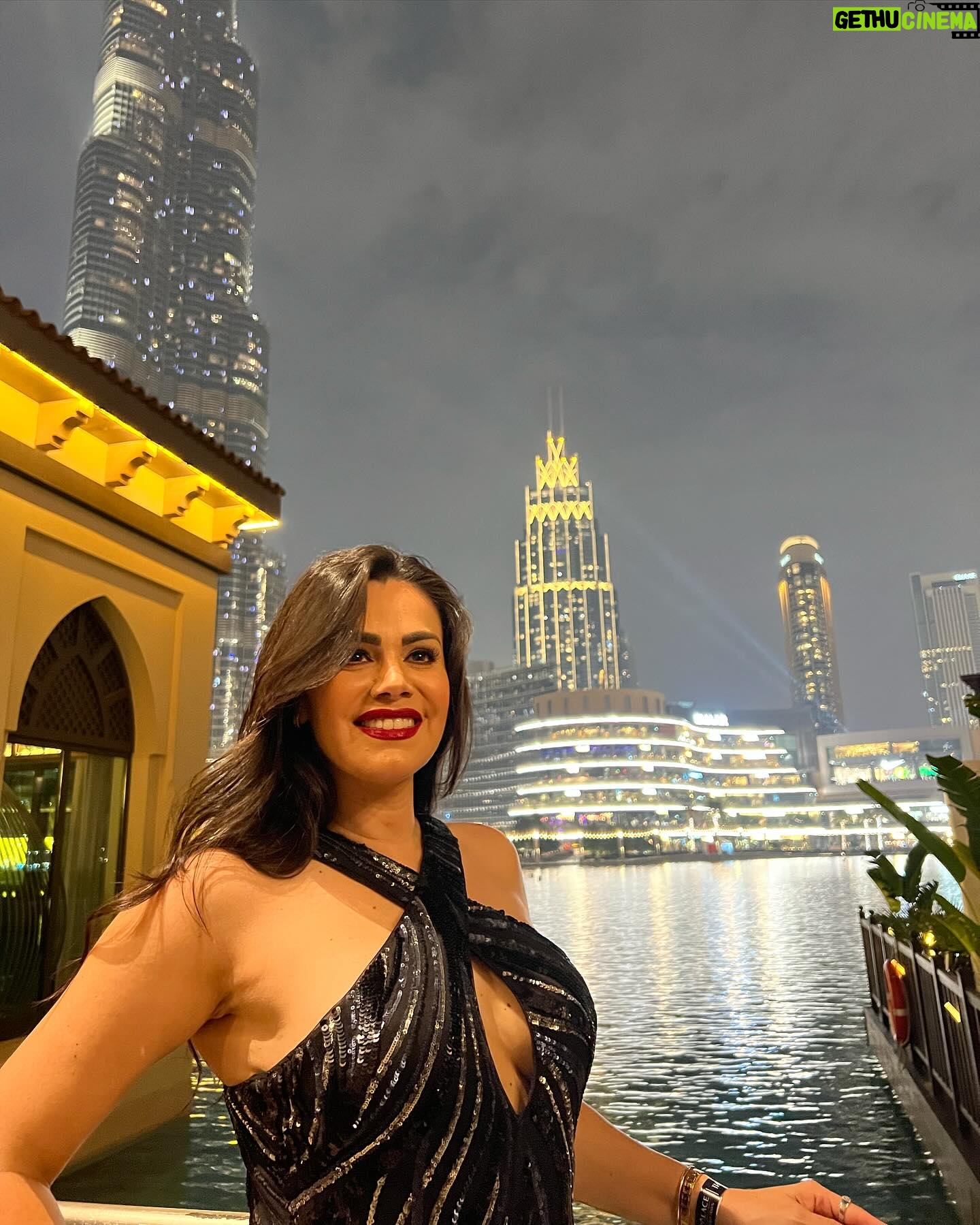 Luz Elena González Instagram - Gracias 2023 por todas las bendiciones que me diste!!!! Sueños cumplidos y mucha felicidad♥️♥️♥️♥️ 2024 te recibo llena de ilusión y a seguir disfrutando cada momento de mi vida con todas las personas que amooooooo mi hermosa familia ♥️♥️♥️♥️ que sea un gran año para todos ustedes mis amores 🍾🎉🎈🎊