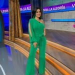 Luz Elena González Instagram - ¡Que venga la Alegría! 💖💞 Outfit @liverpool_mexico