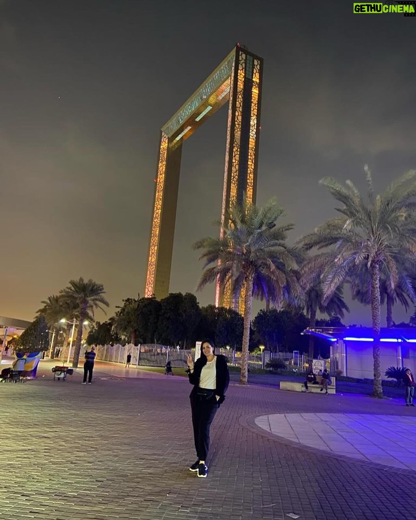 Luz Elena González Instagram - Recordando nuestro fin de año❤️!!!! Momentos hermosos en familia 😍!!!!! #Dubai #dubaiframe #family #love #happy #moments